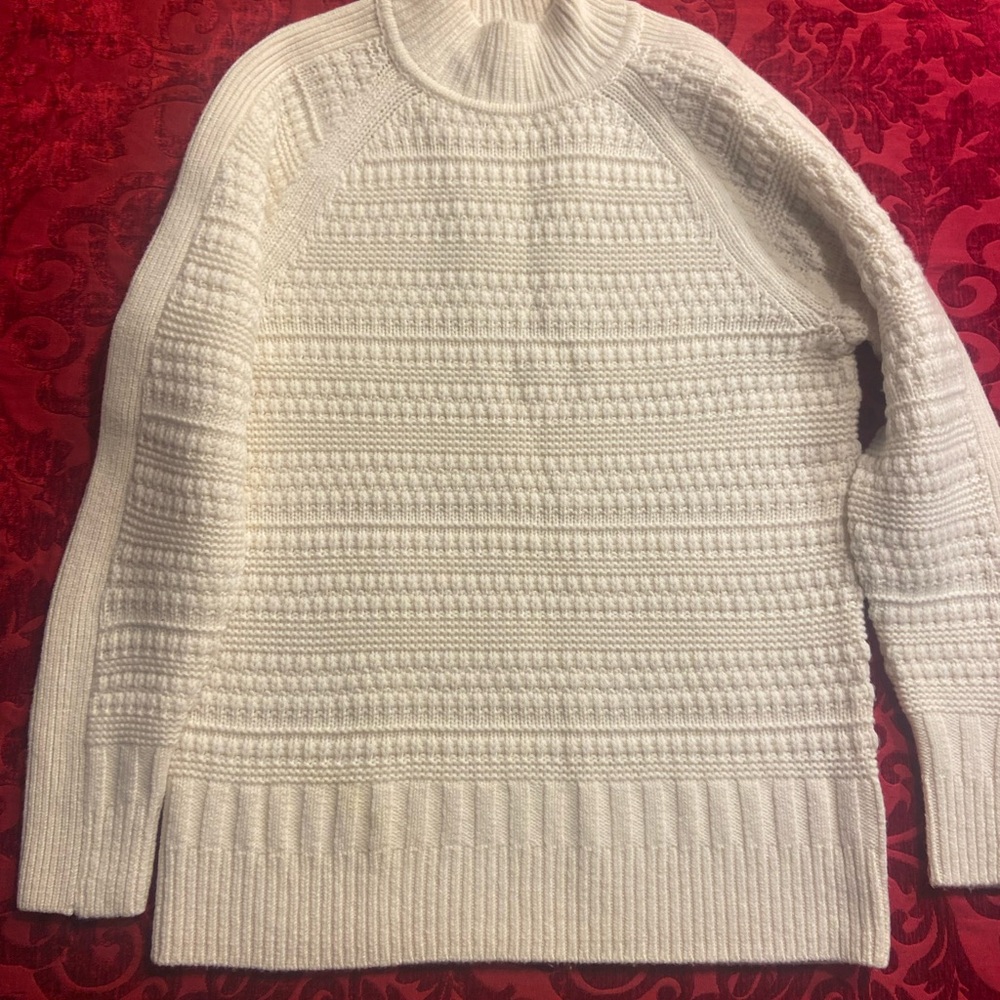 Club Monaco Textured Cream Turtleneck Sweater
New.